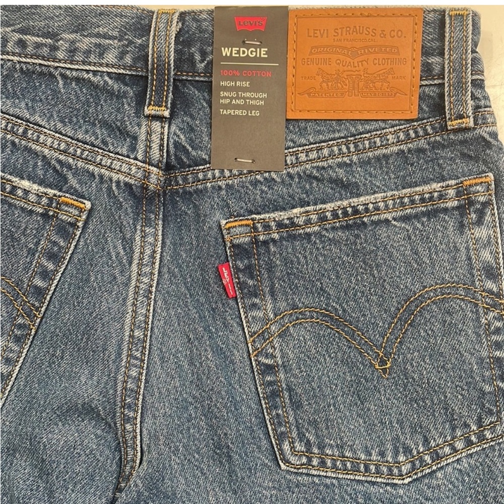 NWT Levi’s Wedgie Jeans